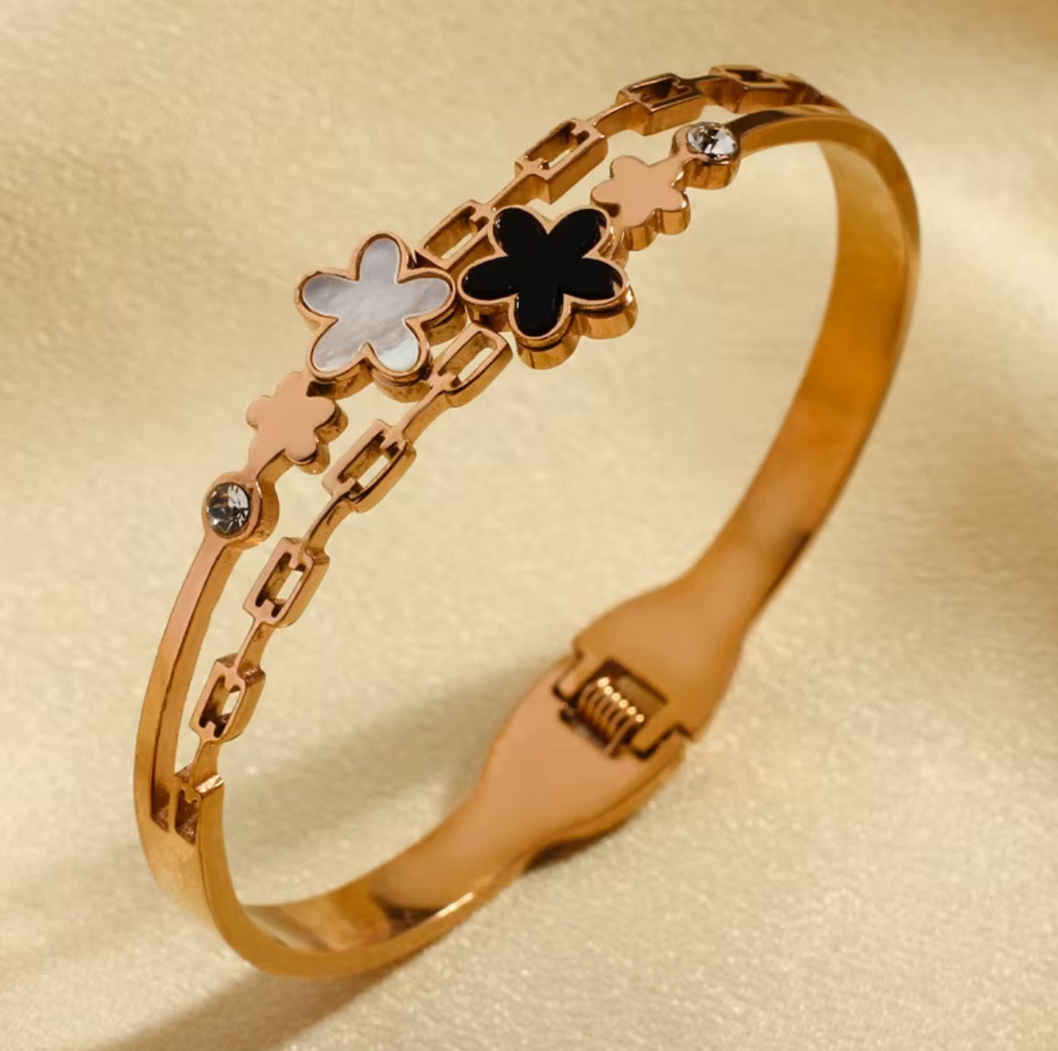FIVE LEAF BANGLE
