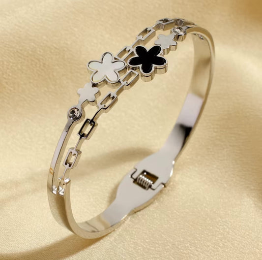 FIVE LEAF BANGLE